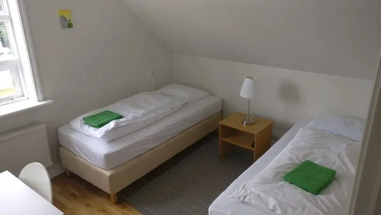 İki Ayrı Yataklı Oda, Ortak Banyo