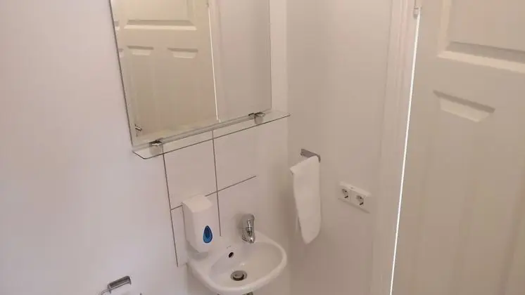 Üç Kişilik Oda, Ortak Banyo