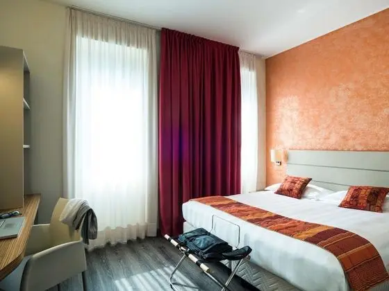 Büyük Yataklı Tek Kişilik Oda