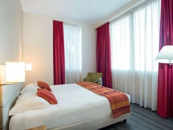 Büyük Yataklı Tek Kişilik Oda