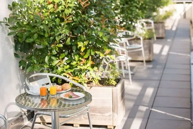 Tek Büyük Yataklı Oda, Balkon