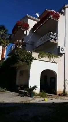 Apart Daire (Biserka - 50 m from beach - A4(6))