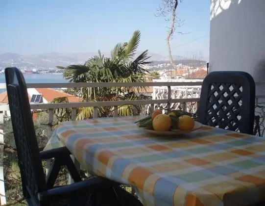 Apart Daire (Biserka - 50 m from beach - A4(6))