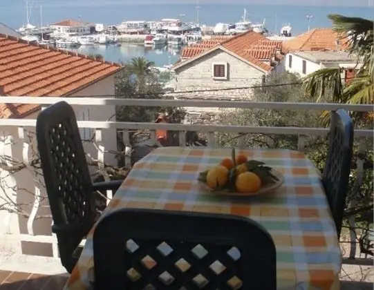 Apart Daire (Biserka - 50 m from beach - A4(6))