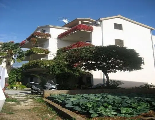 Apart Daire (Biserka - 50 m from beach - A4(6))