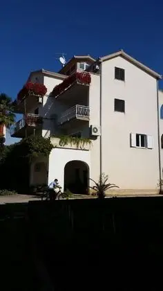 Apart Daire (Biserka - 50 m from beach - A4(6))