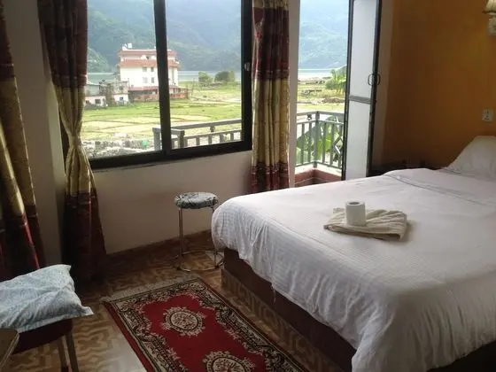 Deluxe Tek Büyük veya İki Ayrı Yataklı Oda, Balkon, Göl Manzaralı
