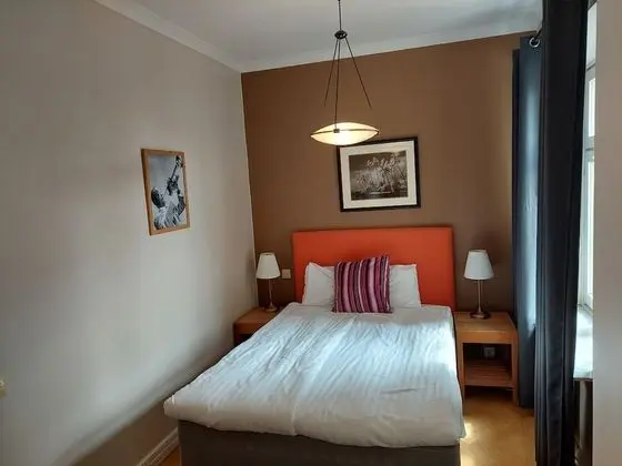 Basic Tek Büyük Yataklı Oda