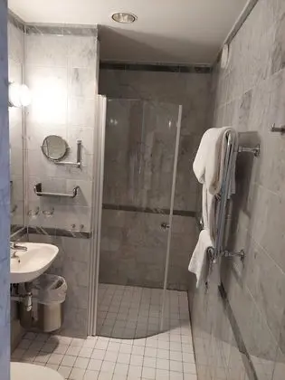 Basic Tek Büyük Yataklı Oda