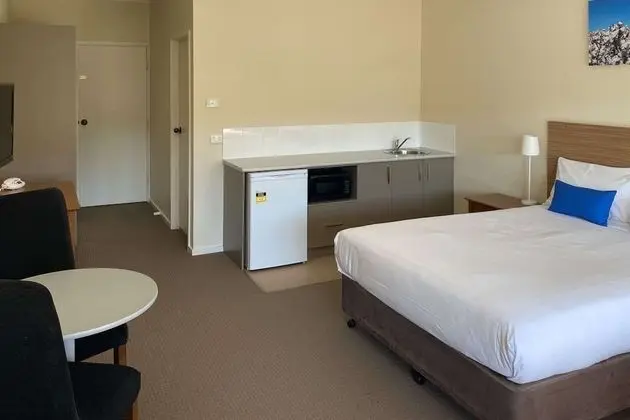 Standard Oda, Sigara İçilmez (1 Queen & 1 Single Bed)