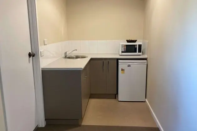 Standard Oda, Sigara İçilmez (1 Queen & 2 Single Beds)