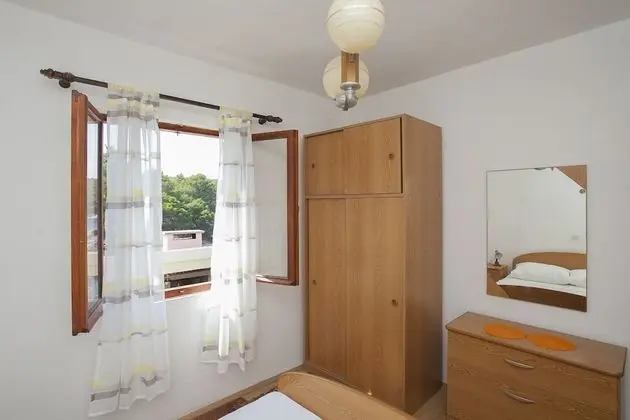 Ev (Villa Bistrana - 15m from sea - H(4))