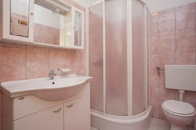 Ev (Villa Bistrana - 15m from sea - H(4))