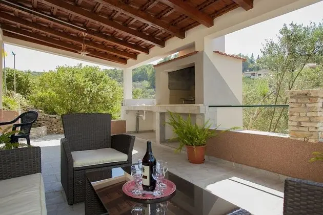 Ev (Villa Bistrana - 15m from sea - H(4))