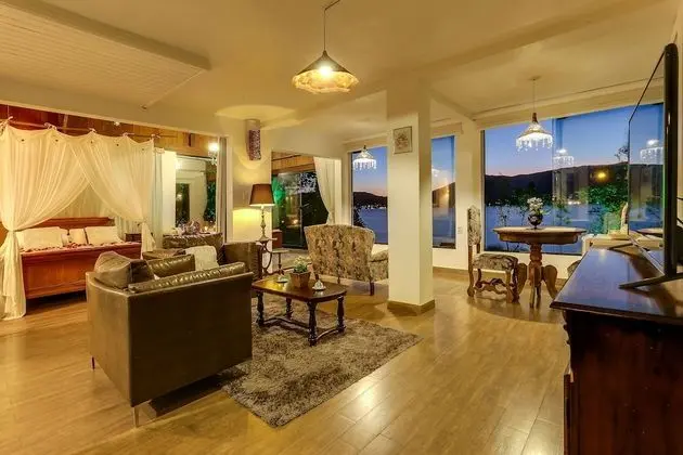 Panoramic suite master