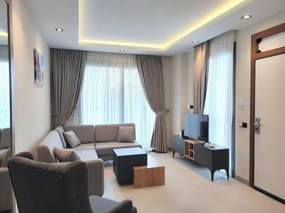 Junior Suite, Kara veya Havuz Manzaralı