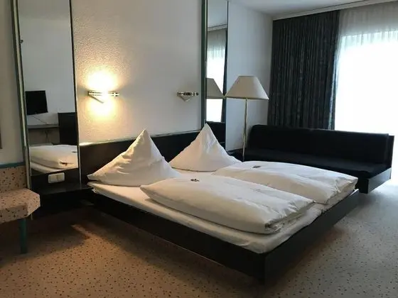 Business Tek Büyük Yataklı Oda