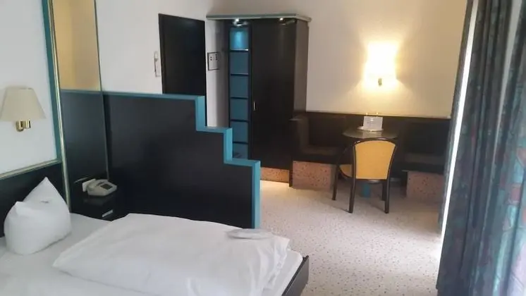 Business Tek Büyük Yataklı Oda