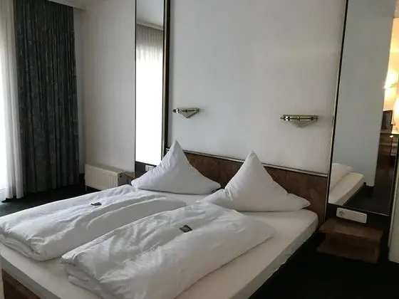 Business Tek Büyük Yataklı Oda