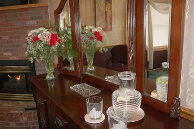 Oda, Sigara İçilmez, Özel Banyo (The Bitterroot River Room)