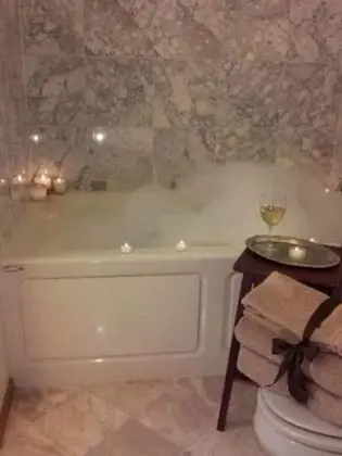 Oda, Sigara İçilmez, Özel Banyo (The Bitterroot River Room)