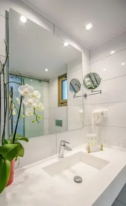 Executive Oda, Teras