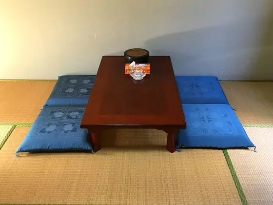 Traditional Oda, Avlu Manzaralı