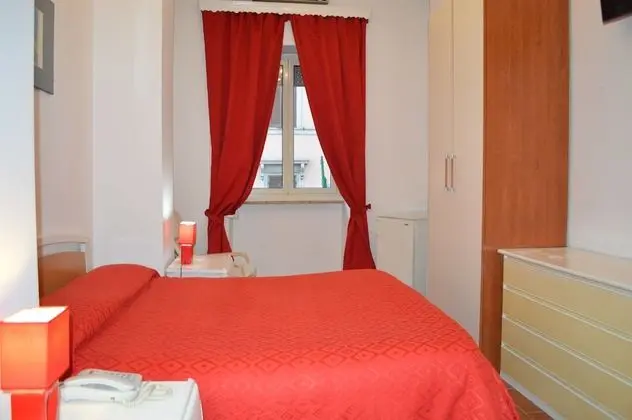 Üç Kişilik Oda