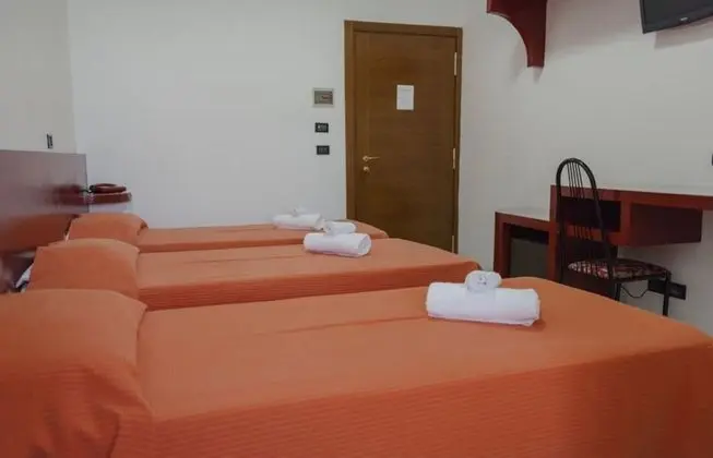 Üç Kişilik Oda