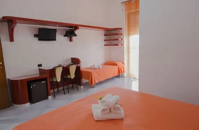 Üç Kişilik Oda