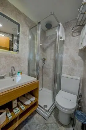 Tek Kişilik, Şehir Manzaralı