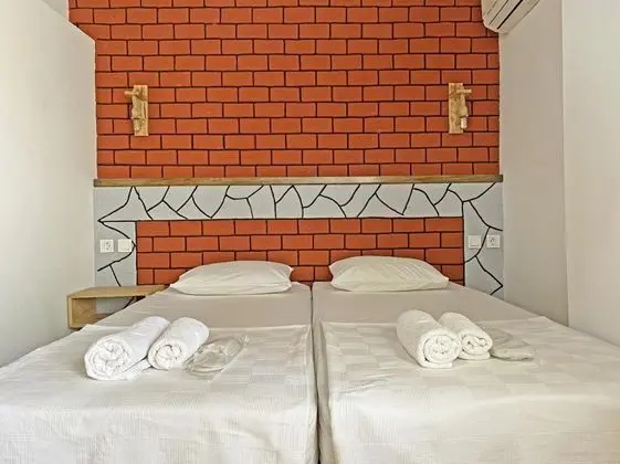 Üç Kişilik Oda, Sokak Manzaralı