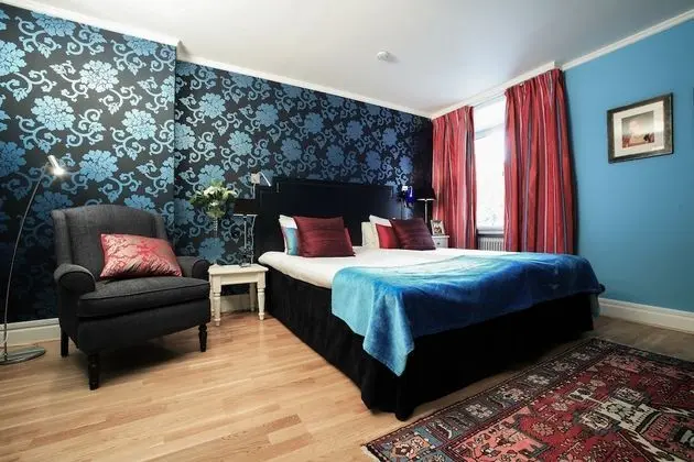 Tek Büyük Yataklı Oda, Avlu