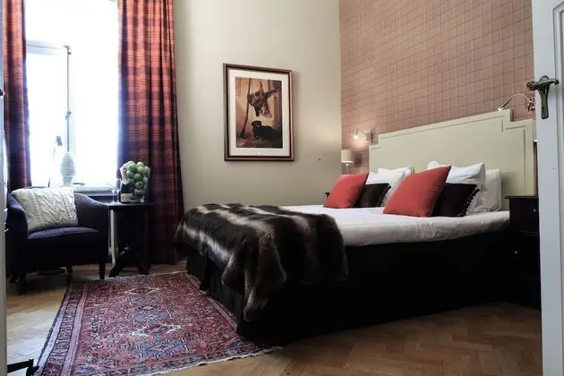 Tek Büyük Yataklı Oda, Avlu