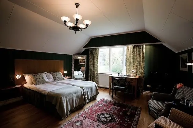 Tek Büyük Yataklı Oda, Ek Bina