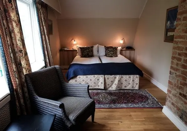 Tek Büyük Yataklı Oda, Ek Bina