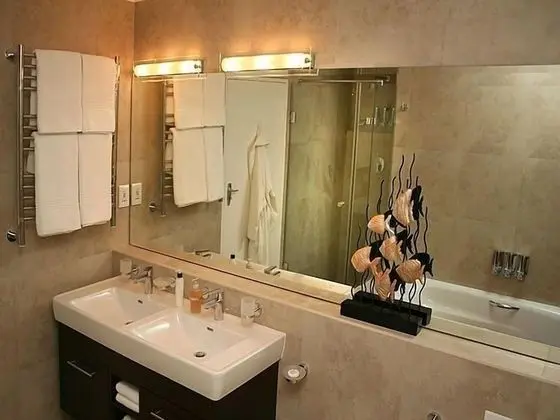 Deluxe Tek Büyük Yataklı Oda, 1 Yatak Odası, Sigara İçilmez, Özel Banyo (Shiraz Superior)