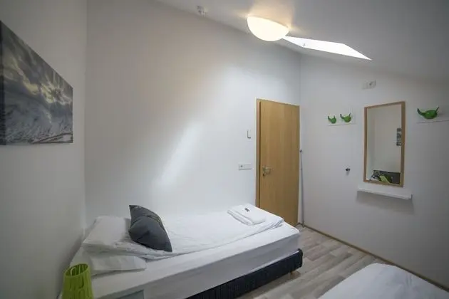 Standard Tek Büyük veya İki Ayrı Yataklı Oda, Ortak Banyo