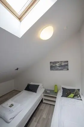 Standard Tek Büyük veya İki Ayrı Yataklı Oda, Ortak Banyo