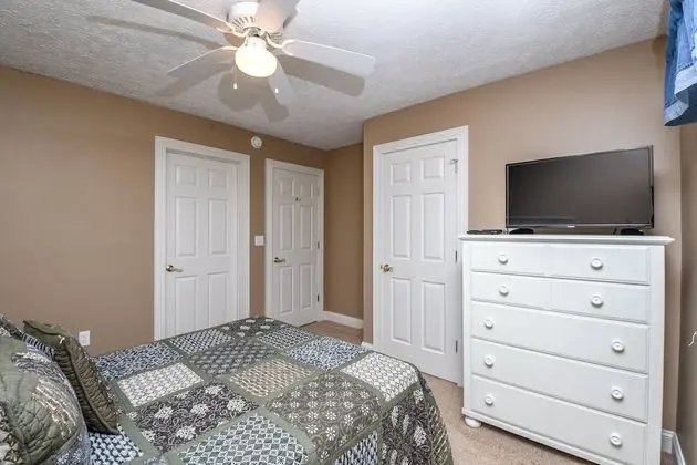 Ev, Birden Çok Yatak, Sıcak Su Havuzu