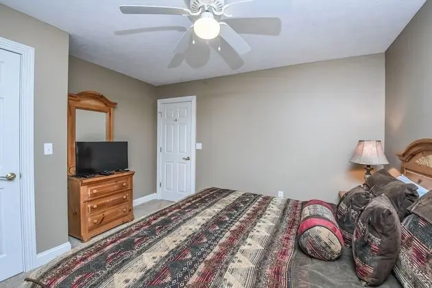 Ev, Birden Çok Yatak, Sıcak Su Havuzu