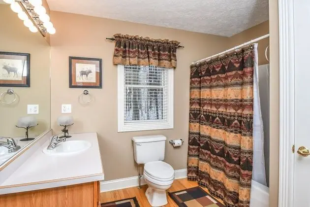 Ev, Birden Çok Yatak, Sıcak Su Havuzu