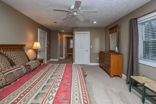 Ev, Birden Çok Yatak, Sıcak Su Havuzu