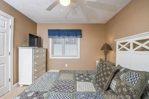 Ev, Birden Çok Yatak, Sıcak Su Havuzu