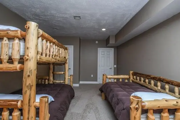 Ev, Birden Çok Yatak, Sıcak Su Havuzu