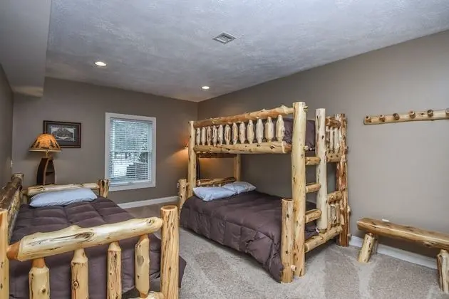 Ev, Birden Çok Yatak, Sıcak Su Havuzu