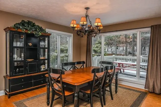 Ev, Birden Çok Yatak, Sıcak Su Havuzu