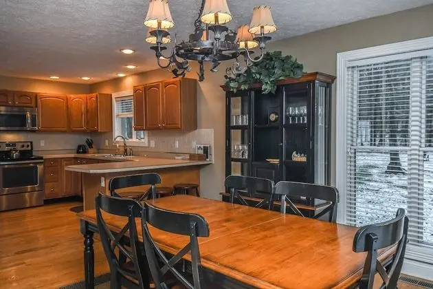 Ev, Birden Çok Yatak, Sıcak Su Havuzu