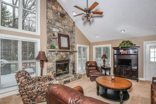 Ev, Birden Çok Yatak, Sıcak Su Havuzu