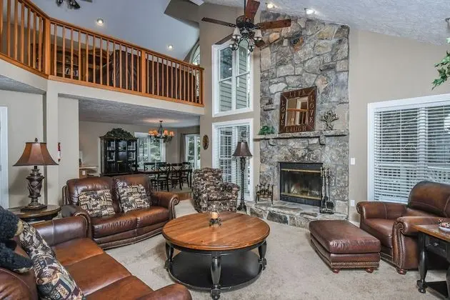 Ev, Birden Çok Yatak, Sıcak Su Havuzu